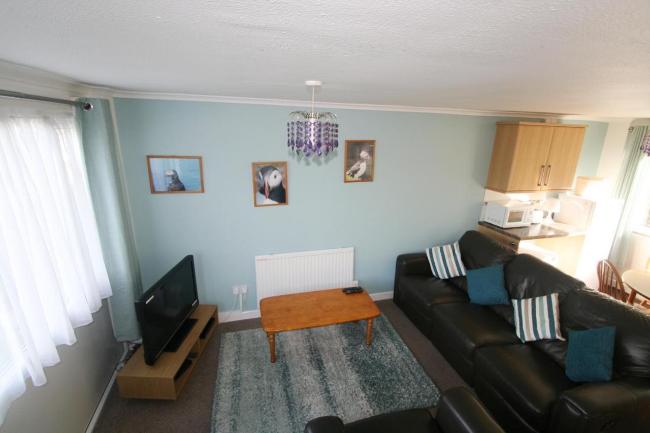 Freshwater Bay Holiday Cottages เพมโบรก ภายนอก รูปภาพ