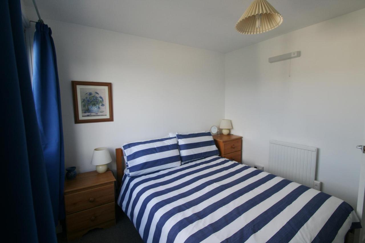 Freshwater Bay Holiday Cottages เพมโบรก ภายนอก รูปภาพ