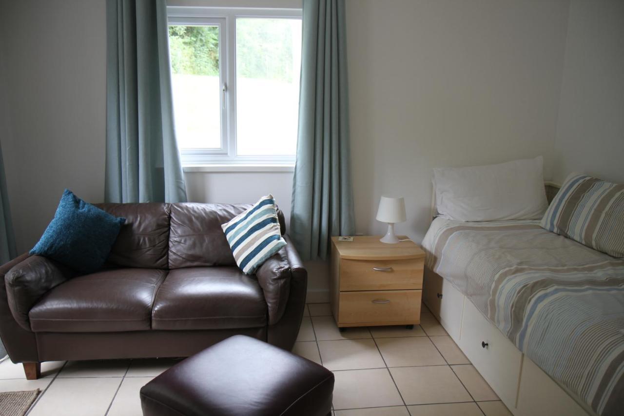 Freshwater Bay Holiday Cottages เพมโบรก ภายนอก รูปภาพ