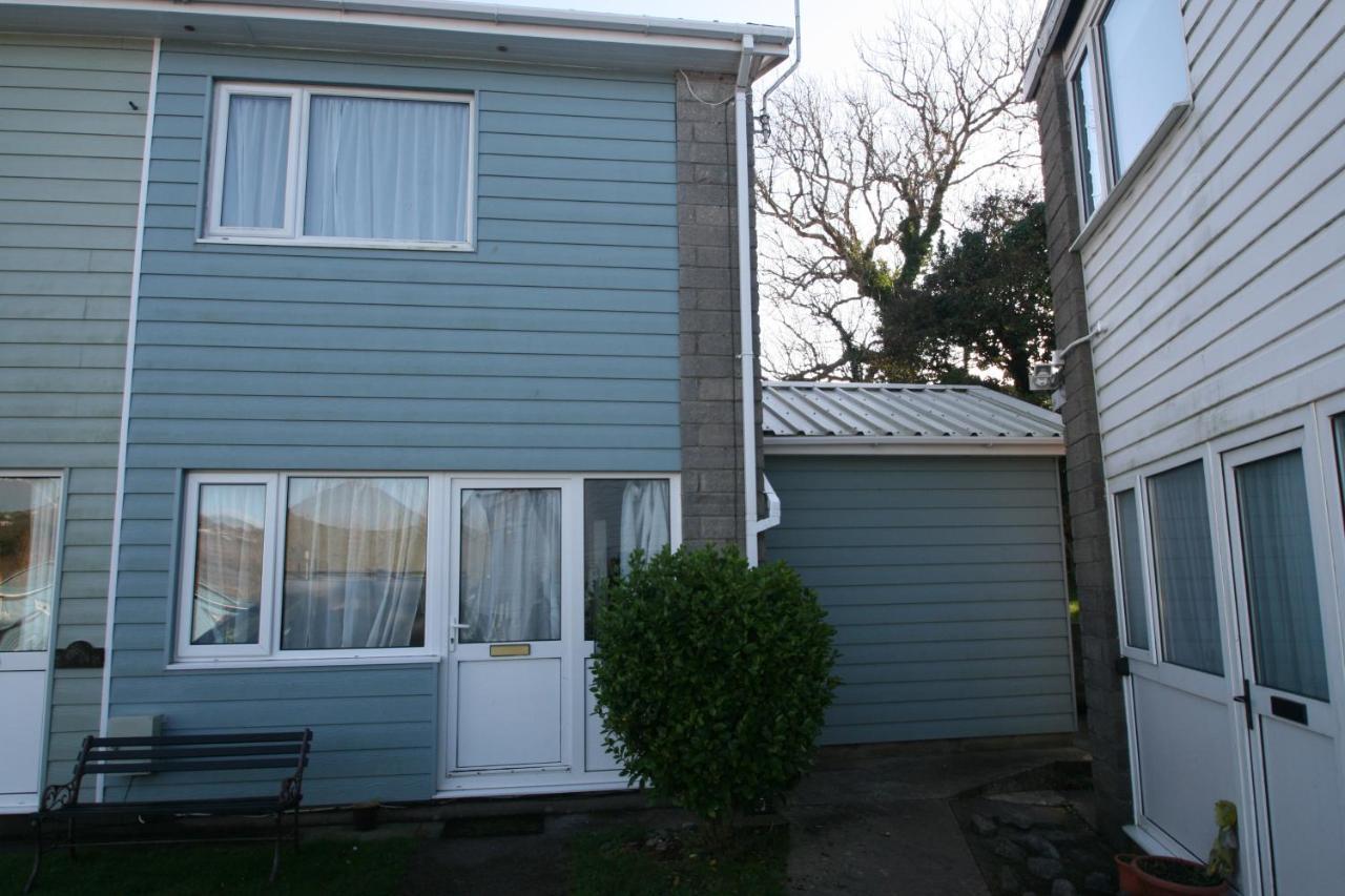 Freshwater Bay Holiday Cottages เพมโบรก ภายนอก รูปภาพ