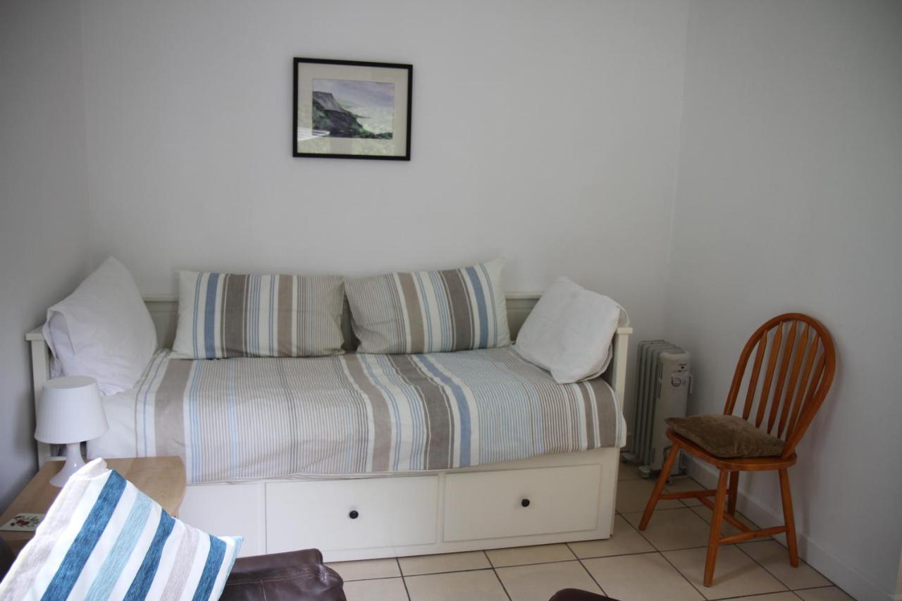 Freshwater Bay Holiday Cottages เพมโบรก ภายนอก รูปภาพ