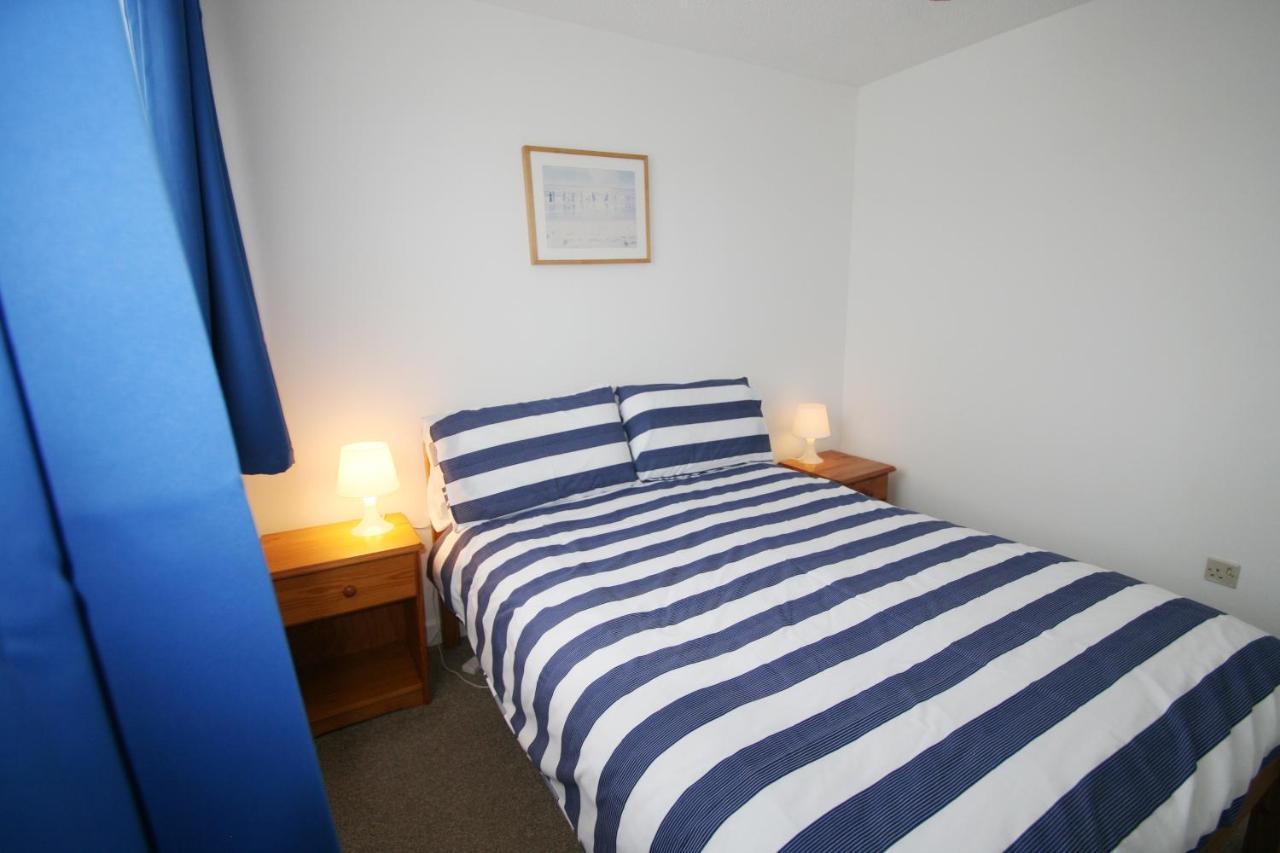 Freshwater Bay Holiday Cottages เพมโบรก ภายนอก รูปภาพ