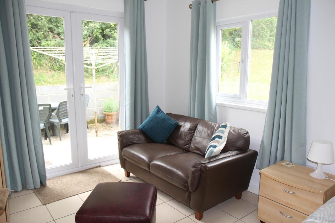 Freshwater Bay Holiday Cottages เพมโบรก ภายนอก รูปภาพ