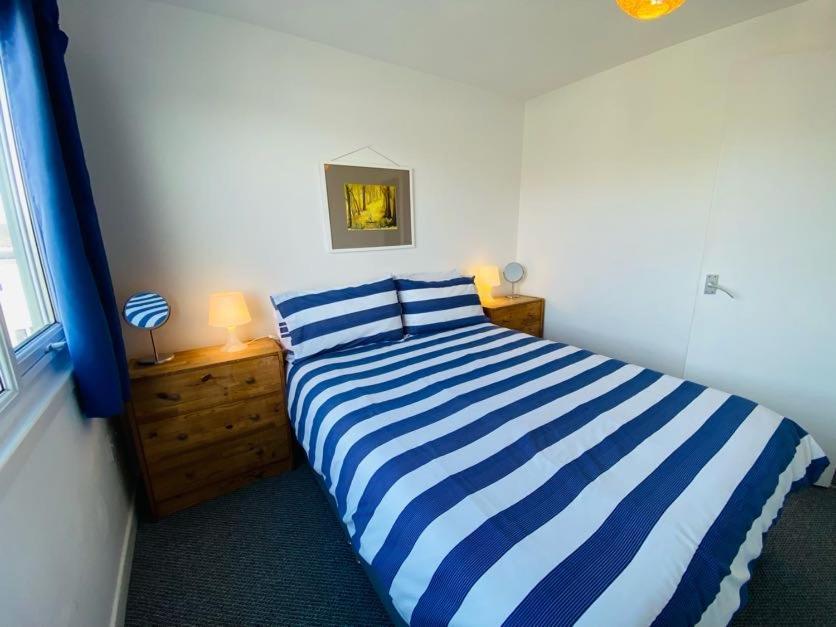 Freshwater Bay Holiday Cottages เพมโบรก ภายนอก รูปภาพ