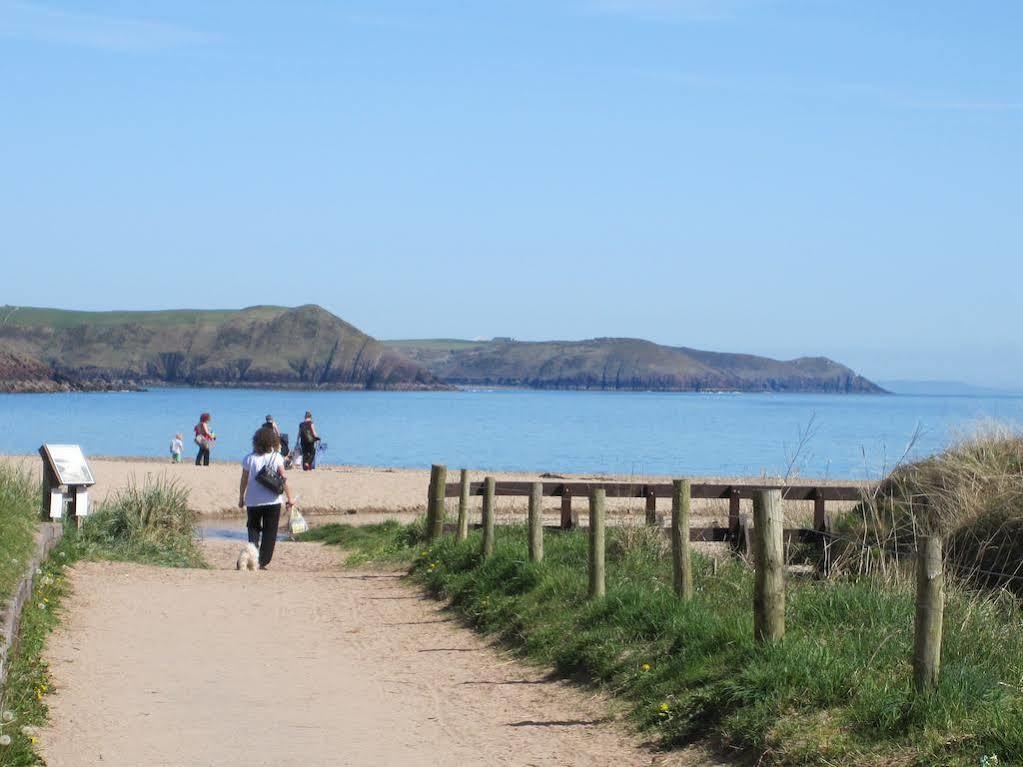 Freshwater Bay Holiday Cottages เพมโบรก ภายนอก รูปภาพ