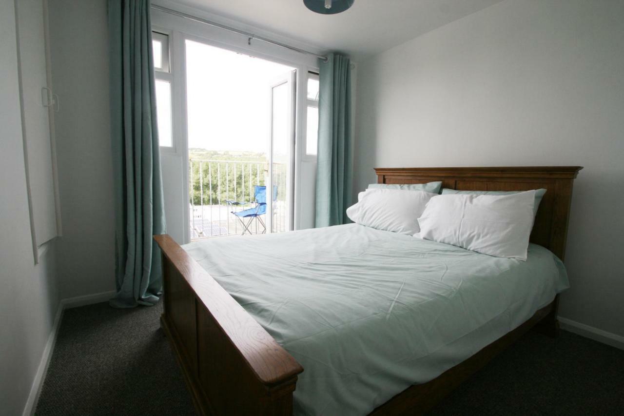 Freshwater Bay Holiday Cottages เพมโบรก ภายนอก รูปภาพ