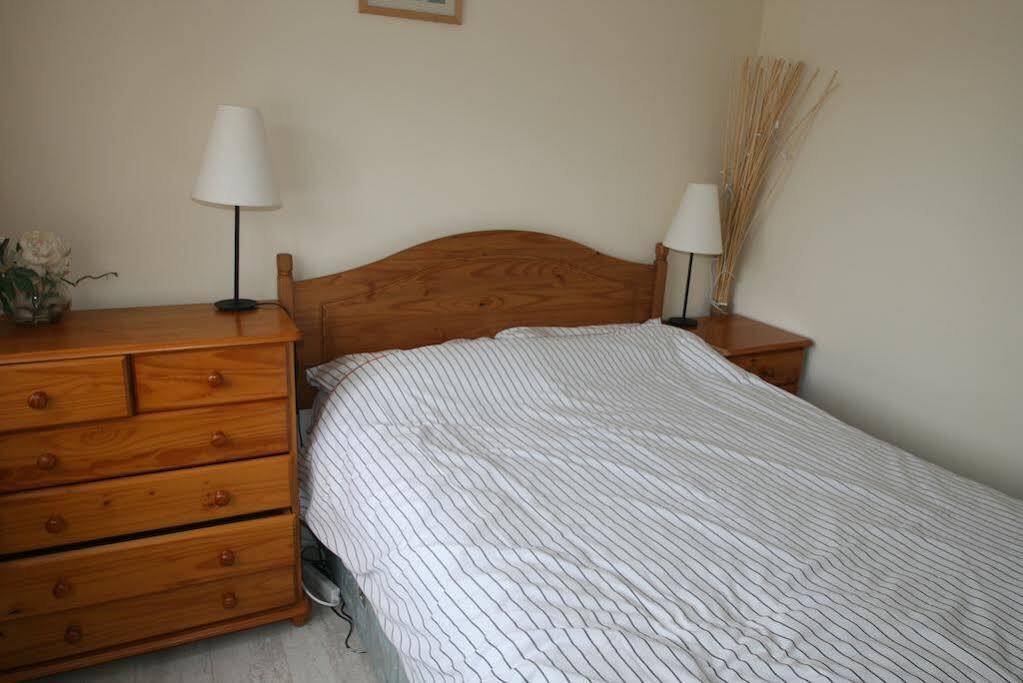 Freshwater Bay Holiday Cottages เพมโบรก ภายนอก รูปภาพ